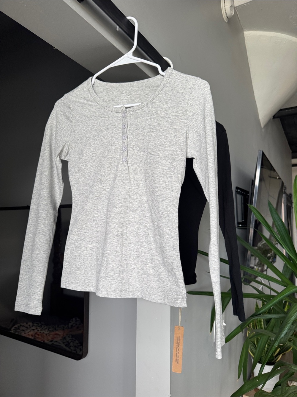 Women’s Long Sleeve Henley Top - Light Gray